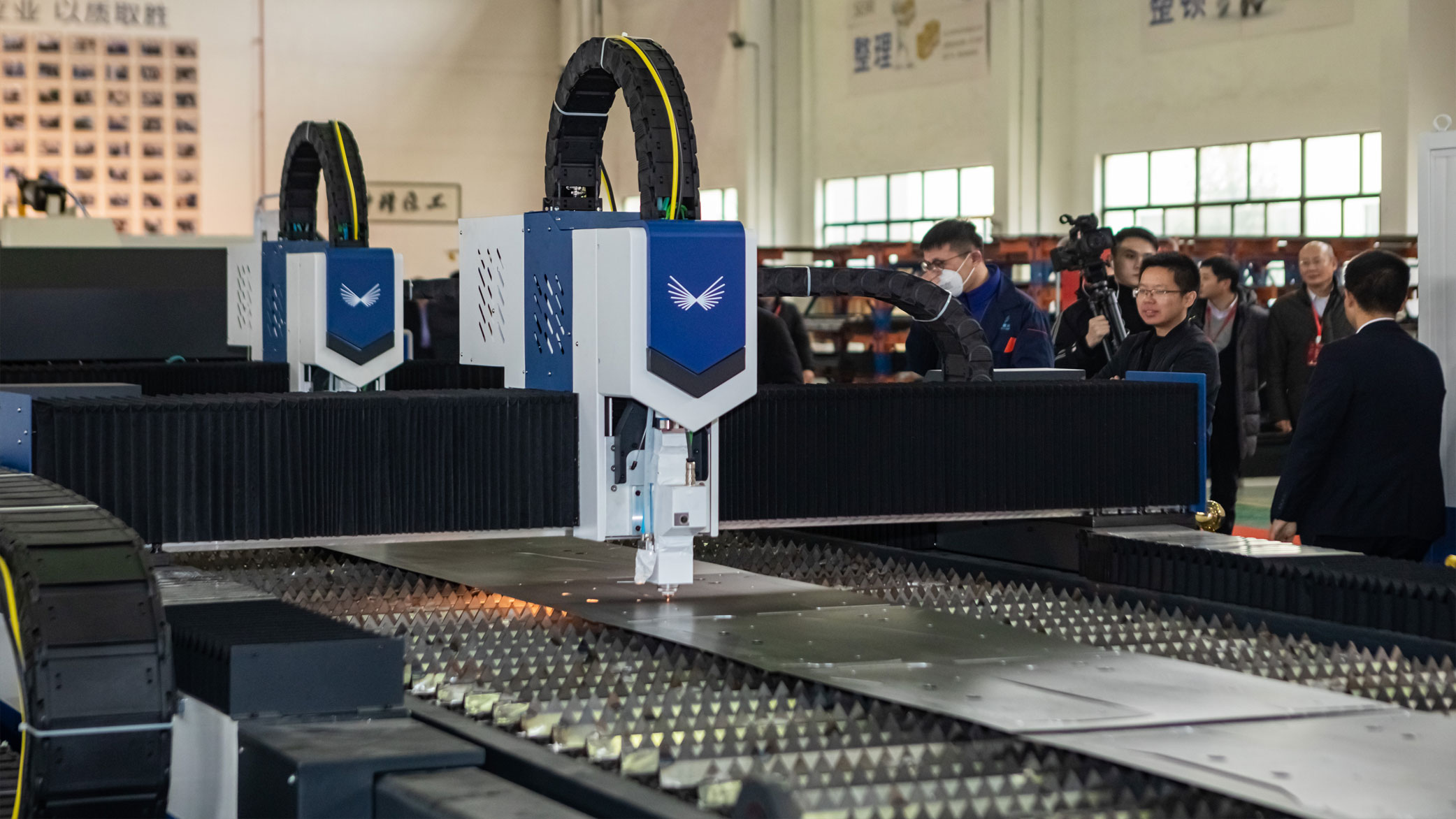 鋼板激光切割機(jī)在鈑金行業(yè)大受青睞